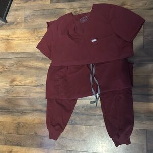 Burgundy figs scrub set in medium